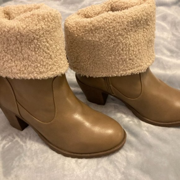 Taupe, size 7.5, shearling lined,  Muk Luk Winter Booties with 2 in heel - Picture 5 of 10